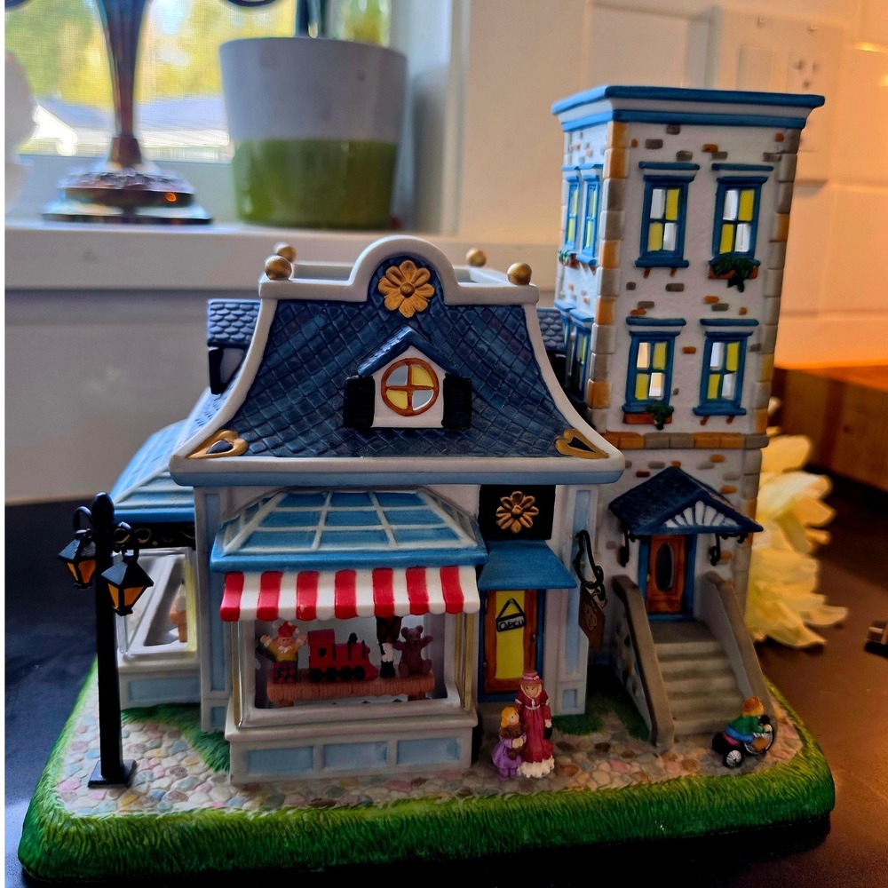 PartyLite Olde World Village #6 Toy Shoppe Tealight House